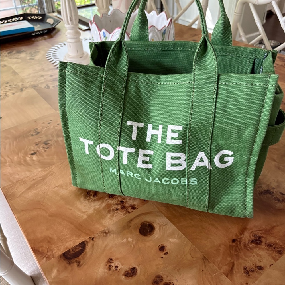 NWOT Marc Jacobs The Canvas Medium Tote, kelly green